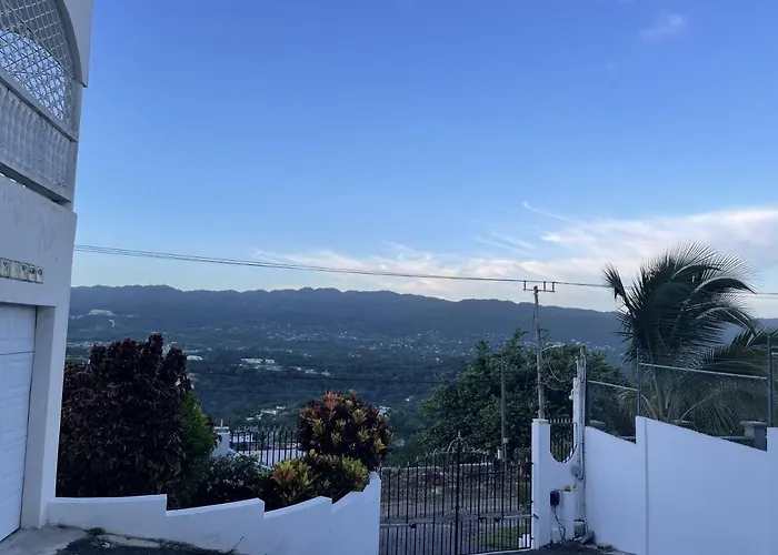 Skyline Suites, Queen, Ocean Views Apartment *